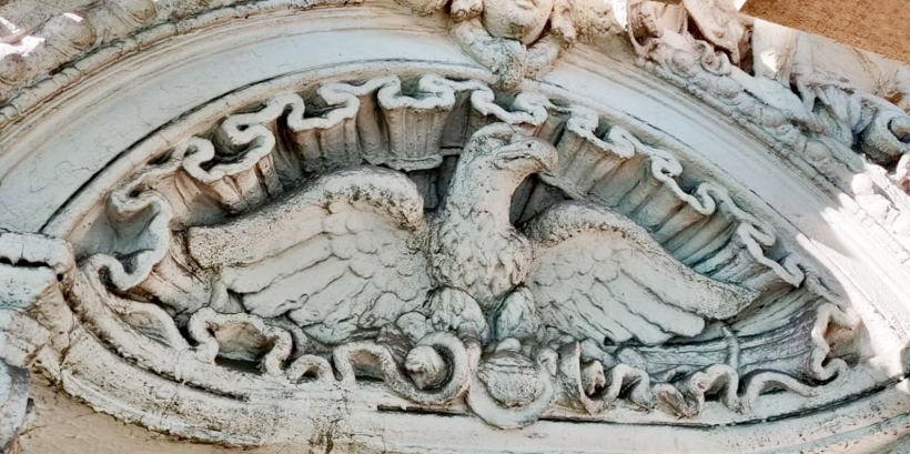 Купидоны, птицы и мандолины: на Садовом кольце реставрируют особняк XIX века