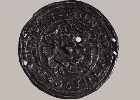 В парке «Зарядье» археологи нашли английский медальон XVI века 
