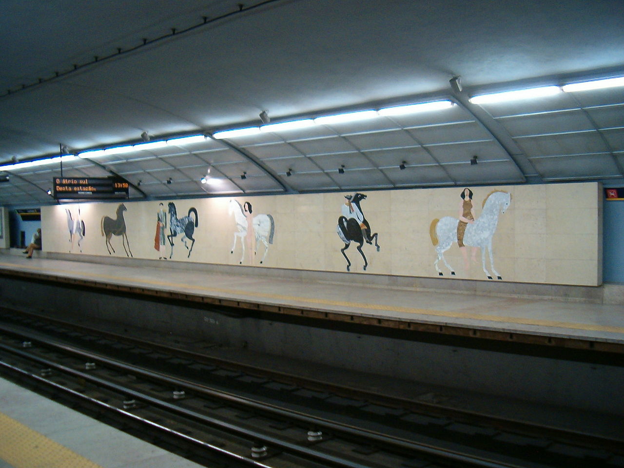 Станция Campo Pequeno, Лиссабон