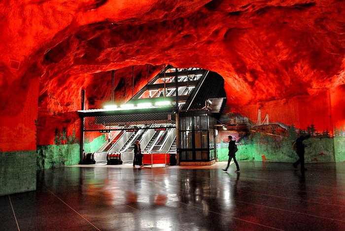 Подсветка в метро Стокгольма
