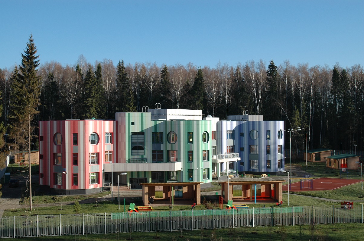 Фасады детского сада разработаны проектным бюро «Зеленоград АМ» для детского сада в микрорайоне «Зеленый бор» в Зеленограде