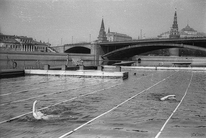 Соревнования по плаванию в Москве-реке