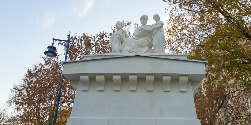 Украшение Императорского воспитательного дома: завершилась реставрация белокаменных скульптур 