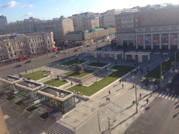 Москвичи поделились мнением об обновленной Триумфальной площади