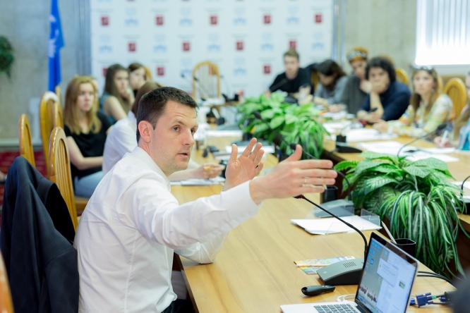 Сергей Кузнецов провел установочный семинар в рамках программы Российского павильона