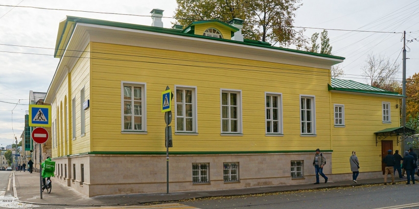 Классика позапрошлого века: в Елоховском проезде отреставрировали дом с мезонином