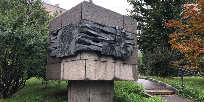 В столице началась реставрация памятника Николаю Шмиту