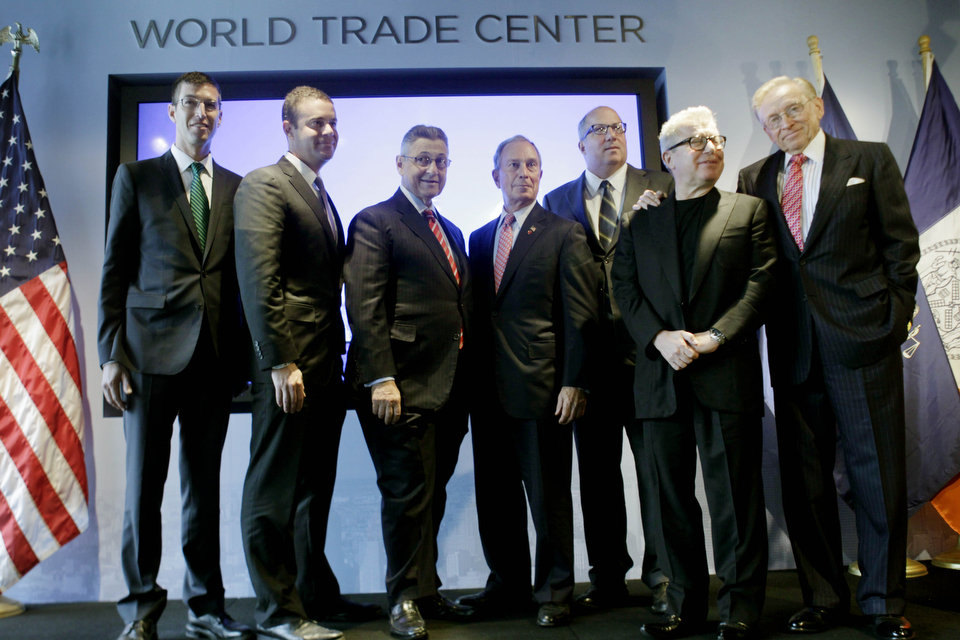 Даниэль Либескинд (второй справа) среди коллег по проекту Всемирного торгового центра